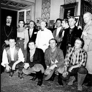 Nello studio della casa del Maestro Puccini dal secondo a sinistra verso destra in piedi dietro: Piero Guelfi, Elisabetta Barbato, il fratello di donna Rita Puccini avv. Dell'Ania, Maestro Argeo Quadri, impresario comm. Manoni, Antonio Annaloro - Fanciulla del West - Festival Pucciniano di Torre del Lago, 1956