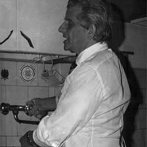 Antonio Annaloro canta in cucina
